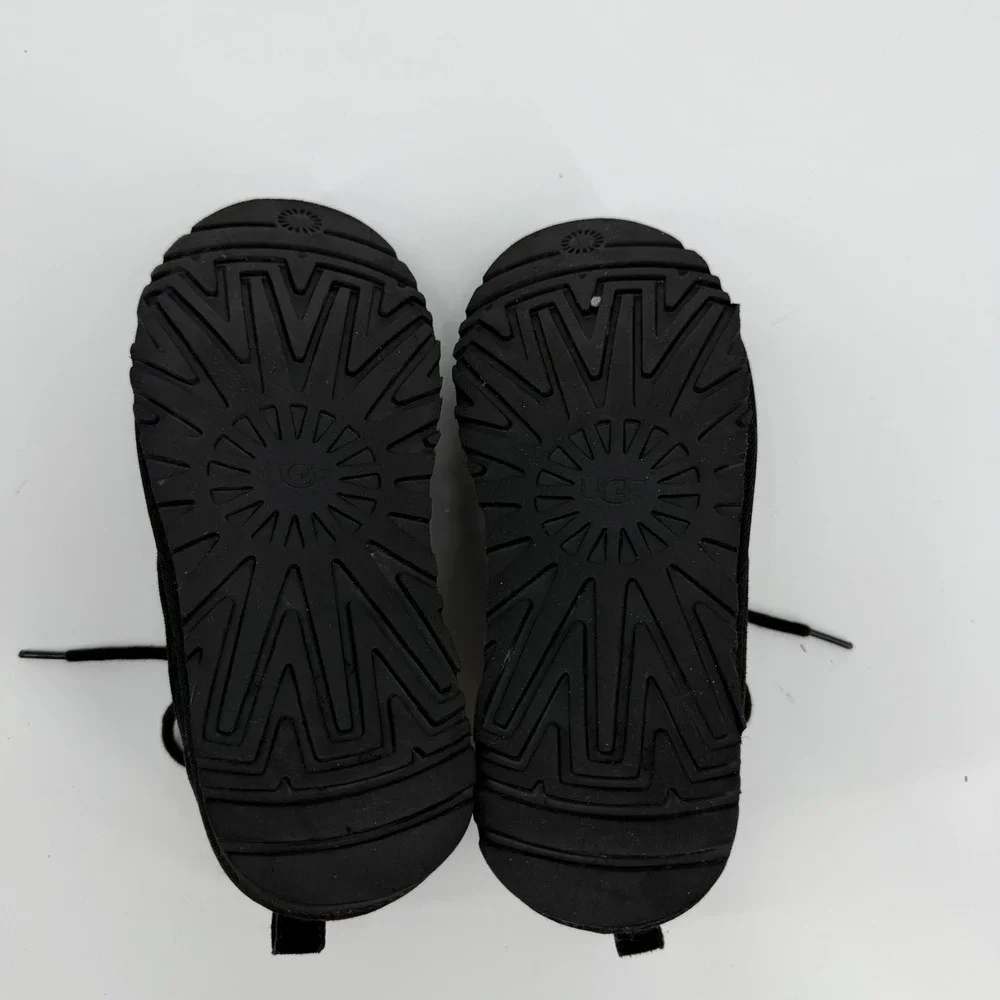 UGG Neumel Black Suede Lace Up Chukka Boots 3236 Mens 7 Womens 9